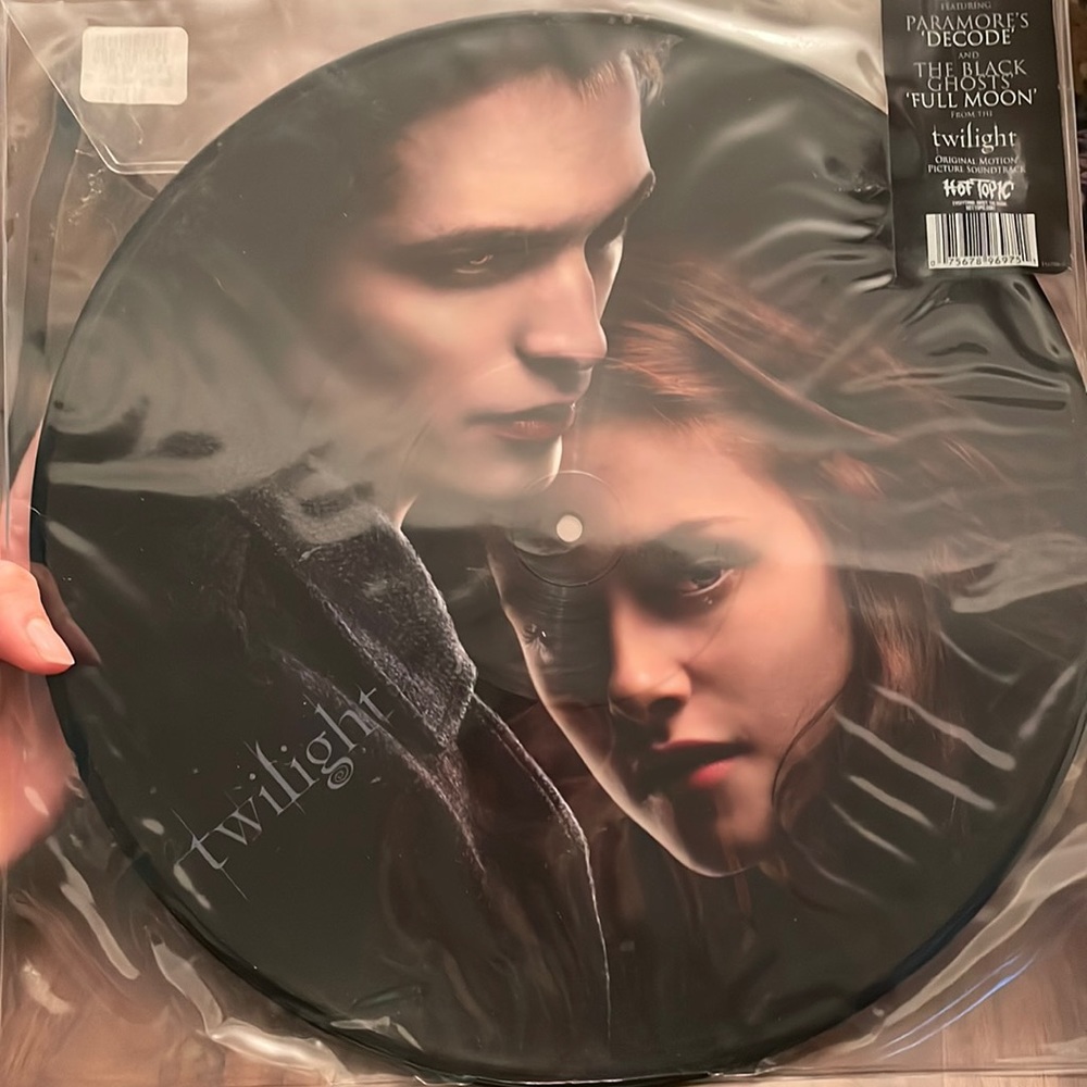 Hot Topic Exclusive Twilight original Motion Picture Record - Never Open